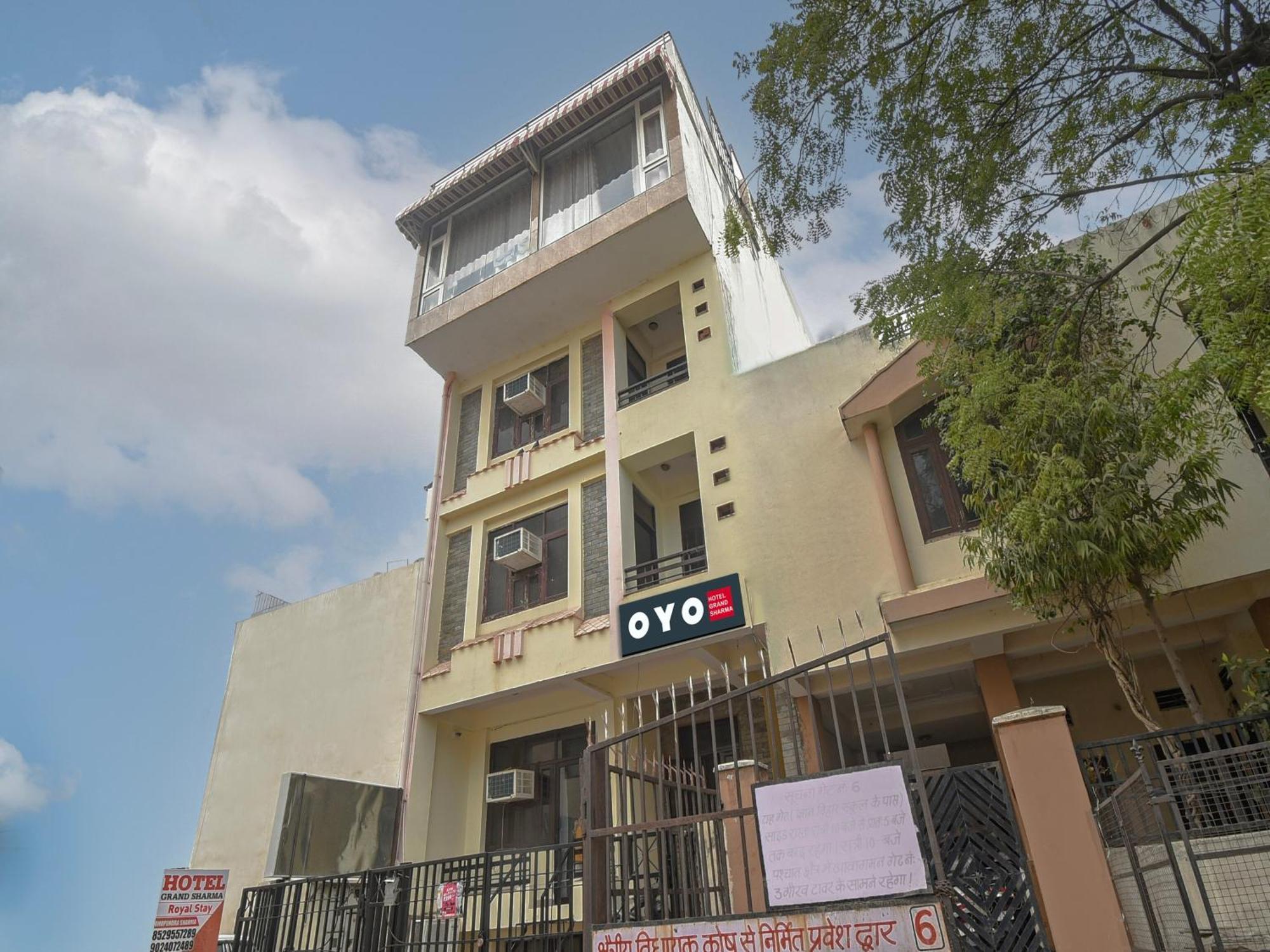 Hotel O Grand Sharma 3*