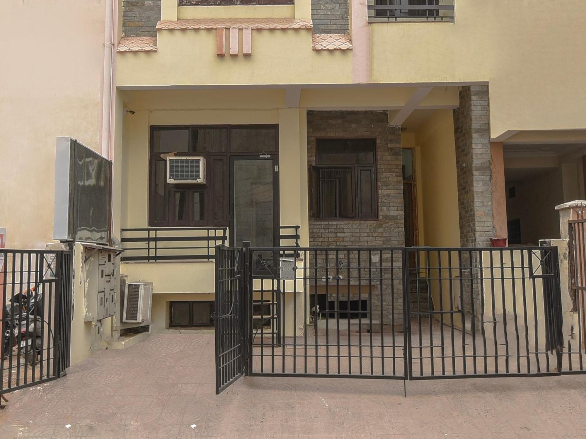Hotel O Grand Sharma 3*