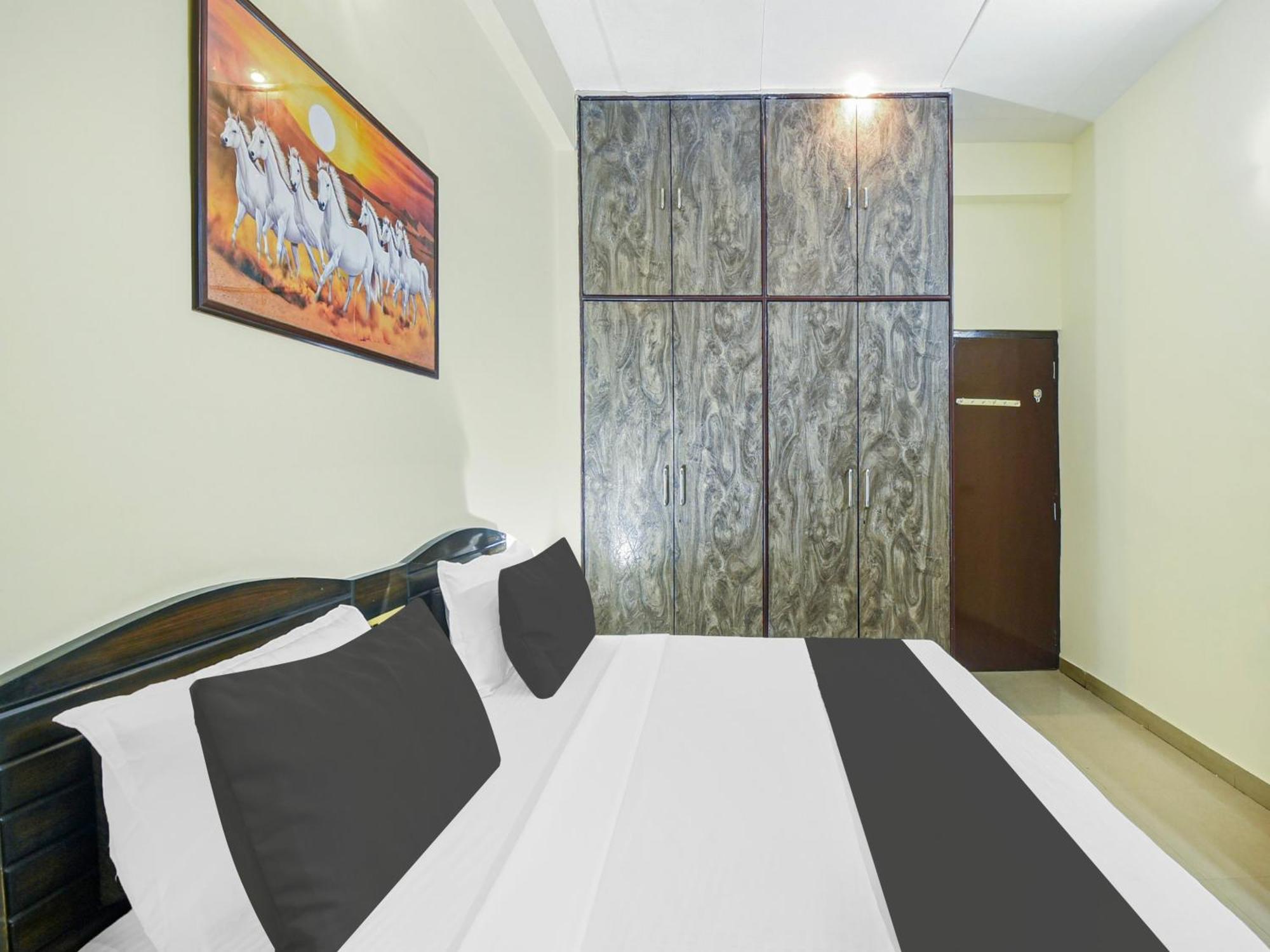 Hotel O Grand Sharma 3*